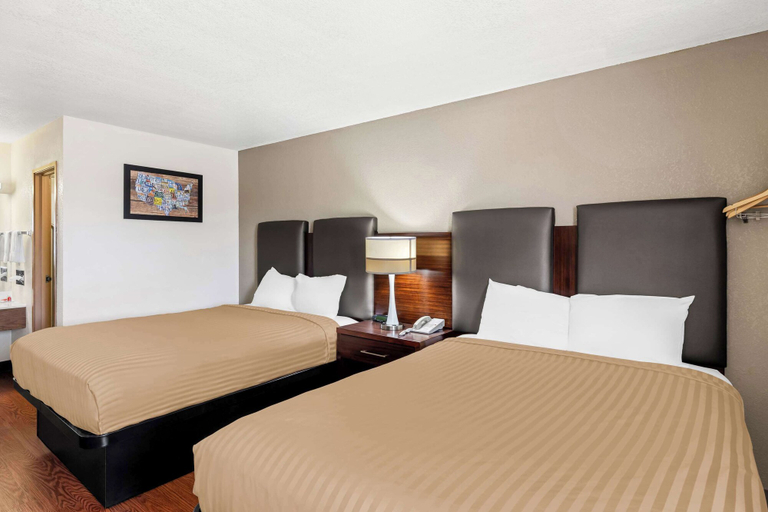 Bedroom 3, Econo Lodge Emporia, Lyon