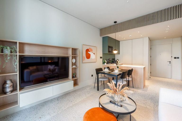 Room 5, Modern 1BR w Balcony in Business Bay, Dubai