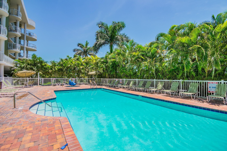 Sport & Beauty 5, Crystal Palms 405, Pinellas