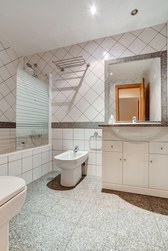 Room 4, Outra Vez Spacious Apartment 5 Minute Walk From, Lagoa