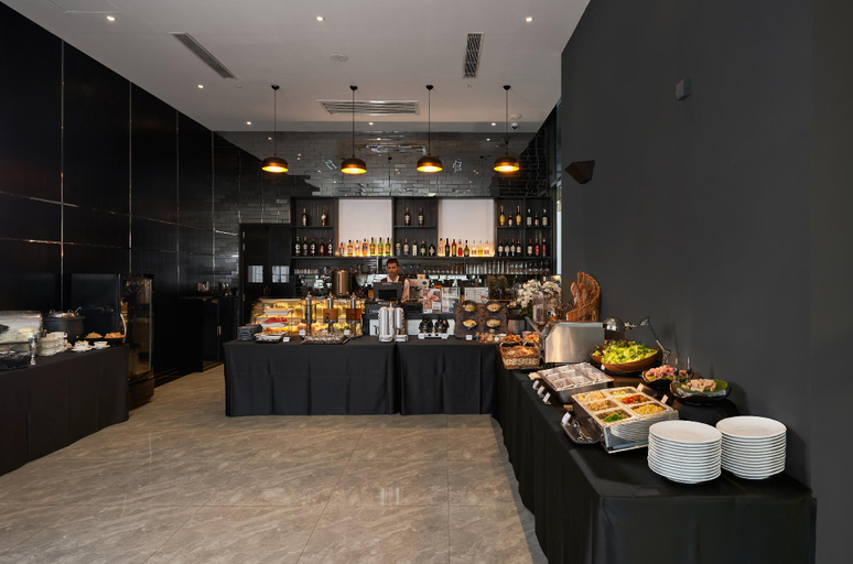 Food & Drinks 5, Luxcity Hotel & Apartment, Phnom Penh