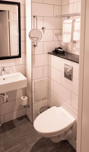 Bathroom 4, Scandic Hallandia, Halmstad