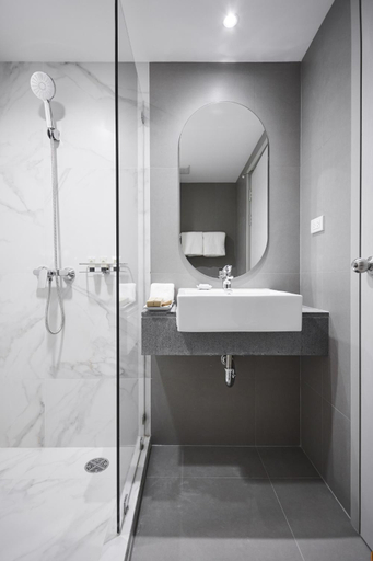 Bathroom 19