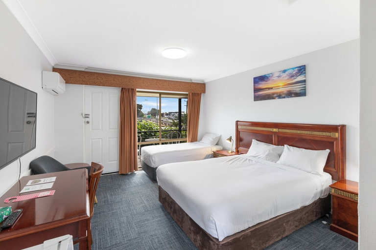 Bedroom 2, ibis Styles Albany, Albany