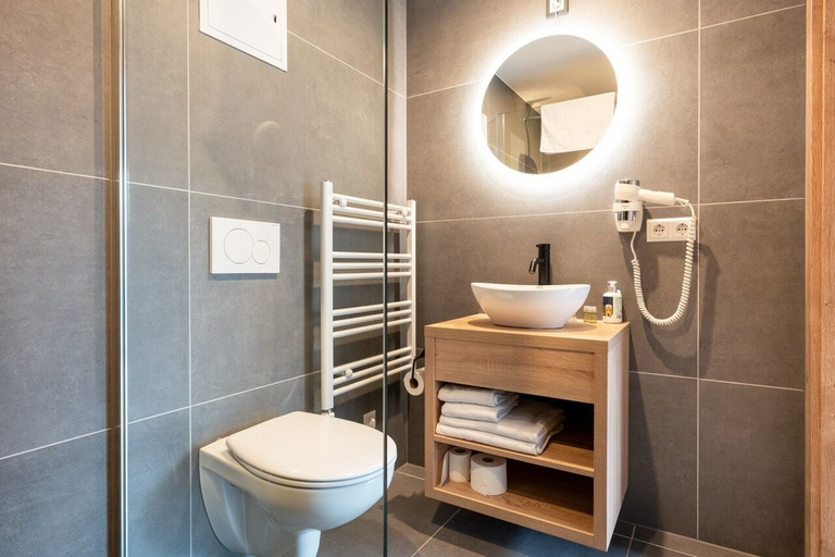 Bathroom 5, B&S Hotel, Neu-Ulm