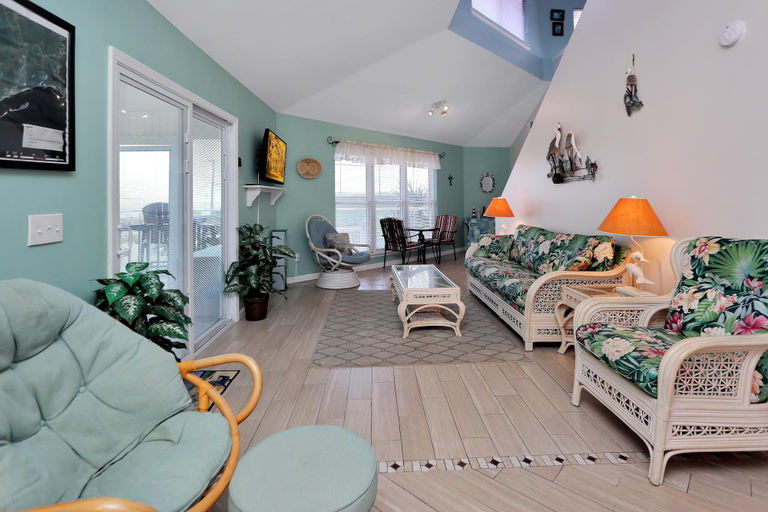 Others 5, DeLight House, Gulf