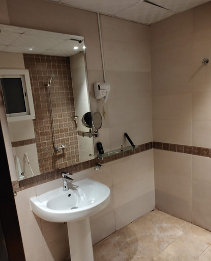 Bathroom 3, Arjan Almutamyezah serviced apartments, Jeddah