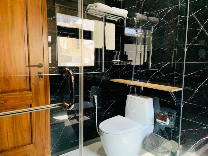 Bathroom 19