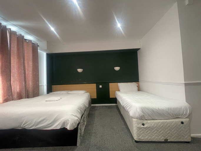 Bedroom 2, The Sneyd Arms Hotel, Stoke-on-Trent
