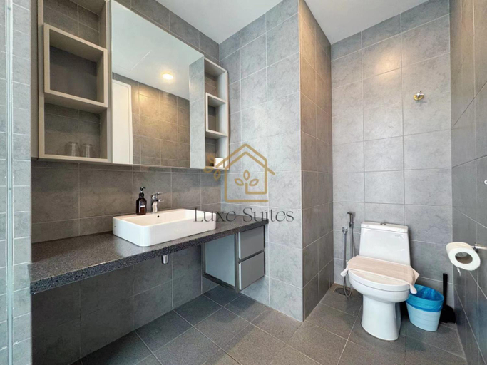 Bathroom 25