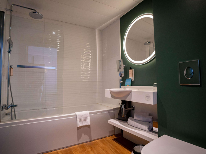 Bathroom 5, Mercure Saint Omer Centre Gare, Pas-de-Calais