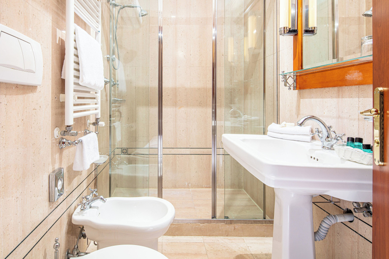 Bathroom 4, All’Angelo Art Hotel, Venezia