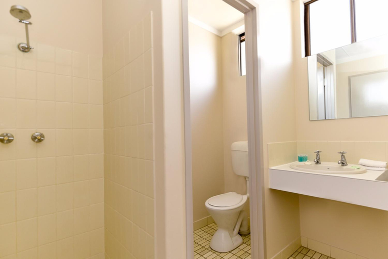 Bathroom 4