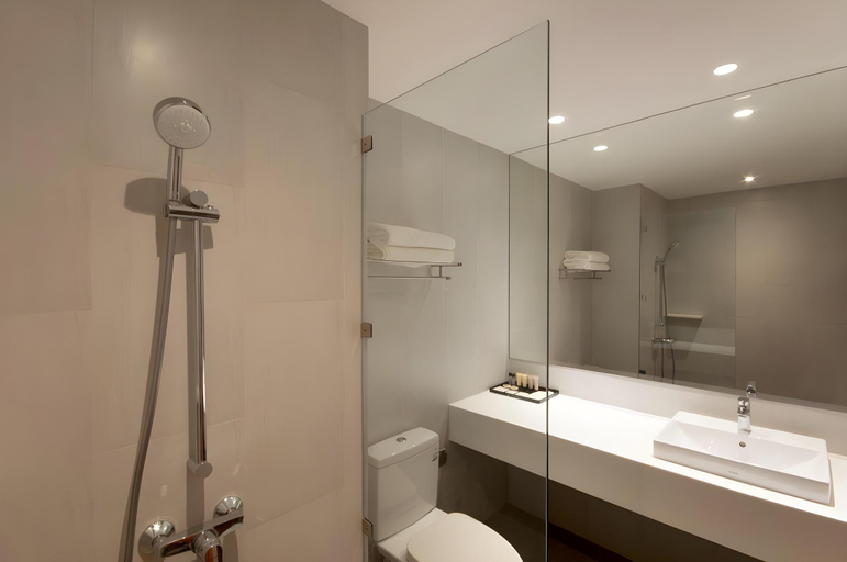 Bathroom 10