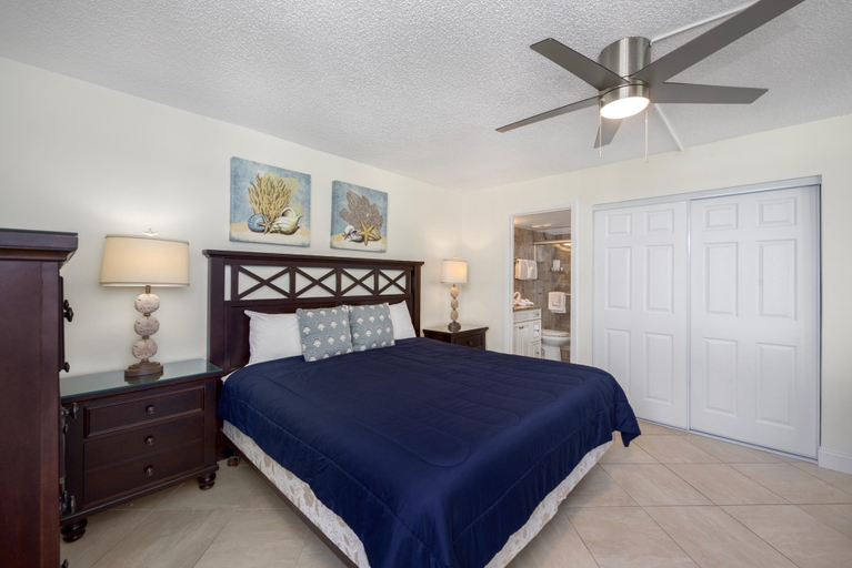 Others 1, Estero Beach & Tennis 806-b, Lee