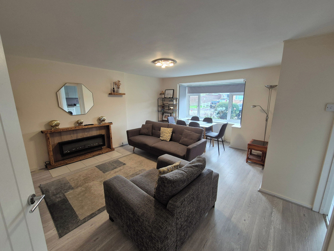 Others 5, Lovely & Beautiful 2 Bed-apartment in Borehamwood, Hertfordshire