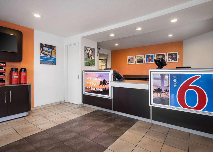 Public Area, Motel 6 Buena Park Knotts Berry Farm, Orange
