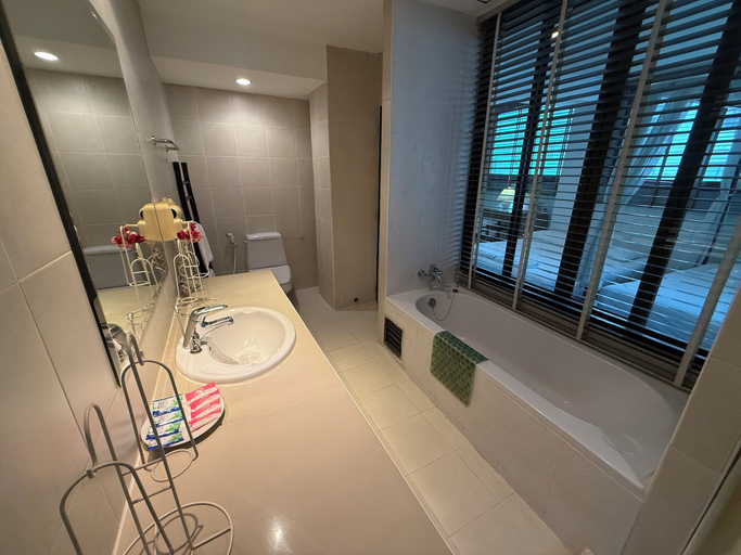 Bathroom 10