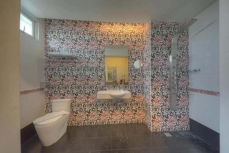 Bathroom 28