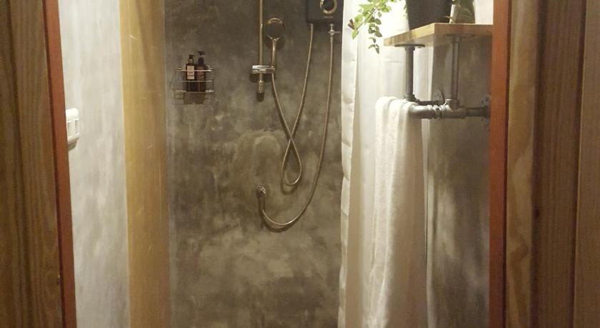 Bathroom 12