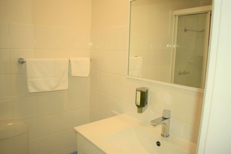 Bedroom 4, Best Western Parkside Motor Inn, Coffs Harbour - Pt A
