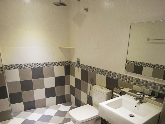 Bathroom 5, Riverine Garden Hotel, Kemaman