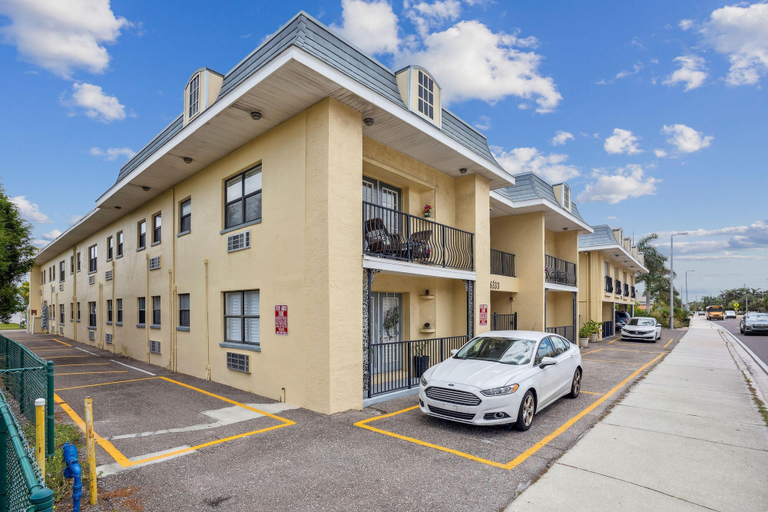Others 5, Royal Orleans 117, Pinellas