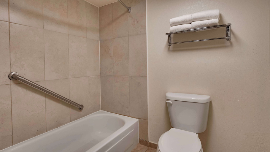Bathroom 5, SureStay by Best Western Miles City, Custer