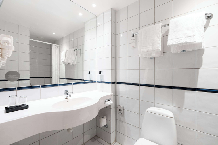 Bathroom 4, Scandic Byparken, Bergen