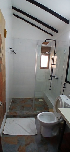 Bathroom 4, Explorer Resort & Marina, Busiiro