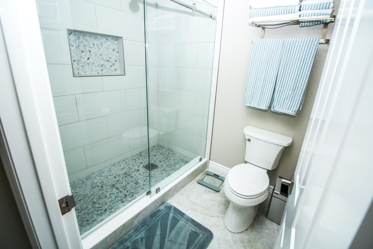 Bathroom 4, Ebb Tide 203, Volusia