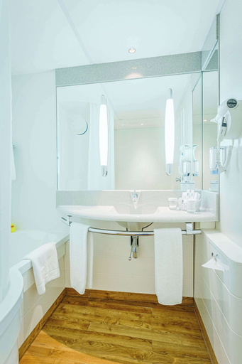 Bathroom 5, Best Western Macrander Hotel Frankfurt/Kaiserlei, Offenbach am Main