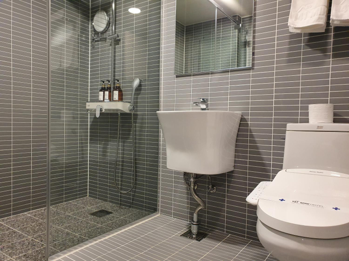 Bathroom 3, 141 Mini Hotel, Gyeongju