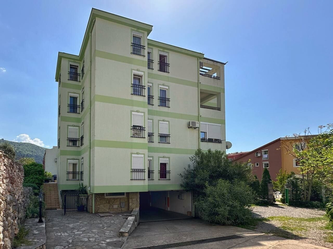 Exterior & Views 2, Club House Apartment with Garden and Pool