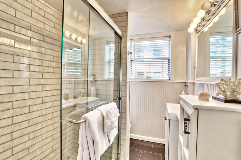 Bathroom, Friendly Native 204, Pinellas