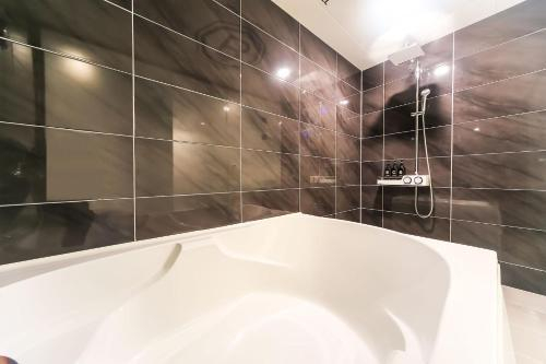 Bathroom 18