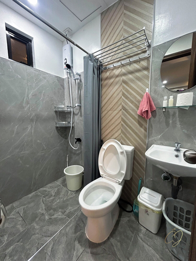 Bathroom 4, CJ Apartments, Olongapo City