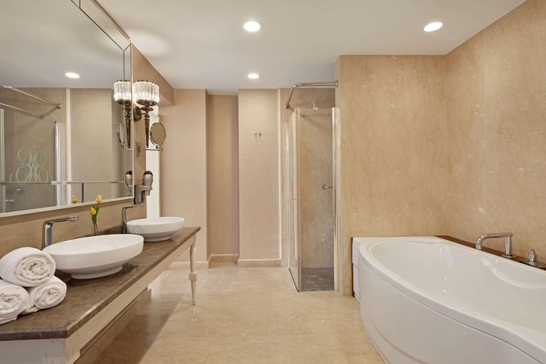 Bedroom 3, Ramada Plaza by Wyndham Mardin, Mardin