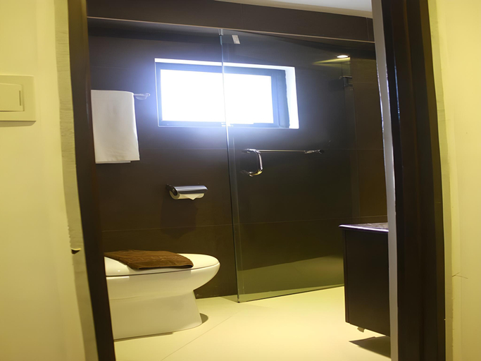 Bathroom 18