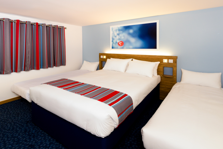 Bedroom 2, Travelodge Slough, Slough