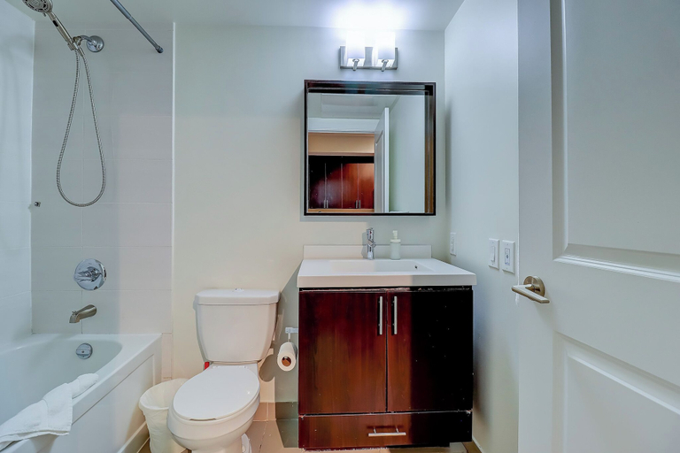 Bathroom 4, Rooftop Suite - Walk to CN Tower, MTCC, Entertainment District, Toronto