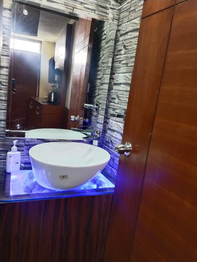 Bathroom 3, Icebergs Hotel, Dehradun