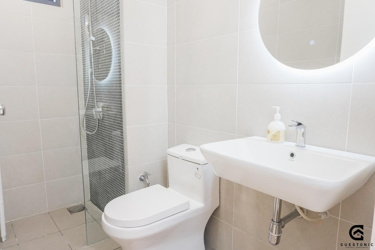 Bathroom 5, Continew Residence Cozy Suite by GUESTONIC, Kuala Lumpur