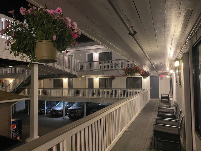 Food & Drinks, Ways Motel, Rockingham