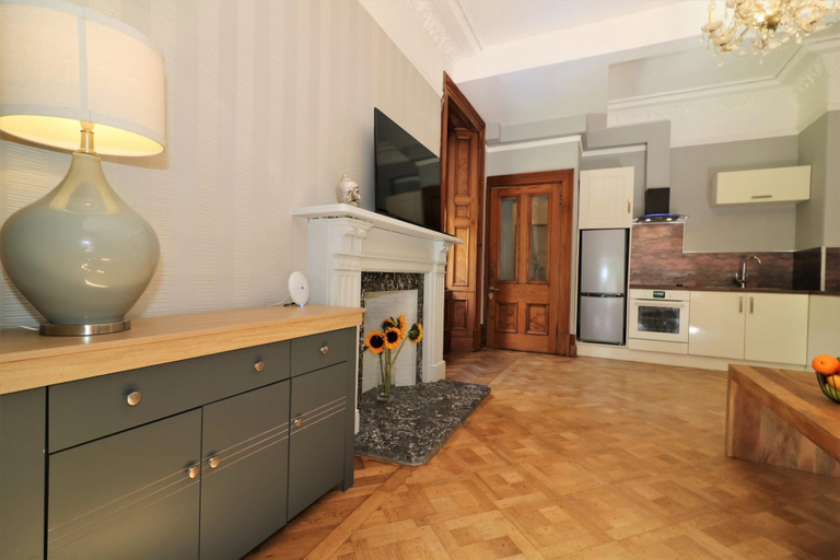 Room 2, Linden House Flat 1 - Airdrie, North Lanarkshire