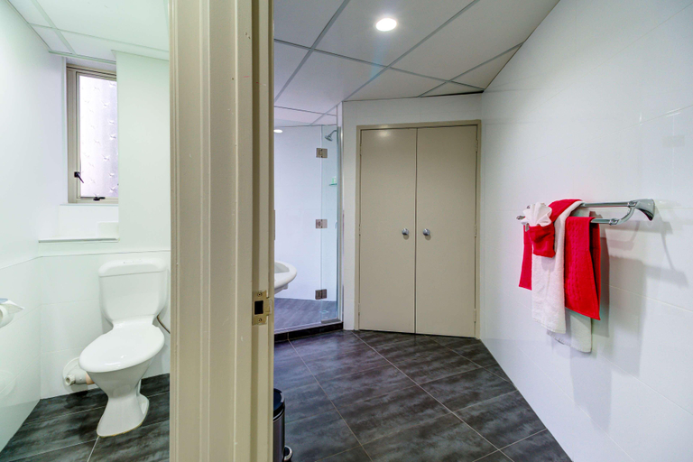 Bathroom 5, Ascotia Off Queen, Waitakere