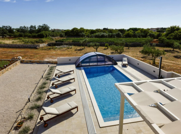 Sport & Beauty 4, Rustic Villa Perosa With Heated Pool, Nin