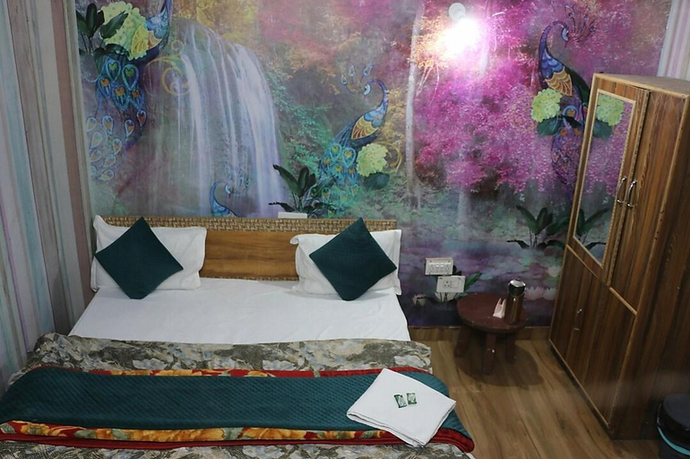 Bedroom, Manikaran View, Kullu