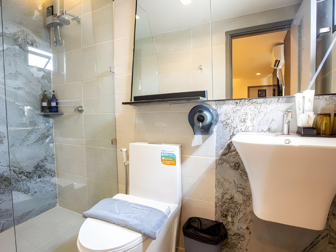 Bathroom 14