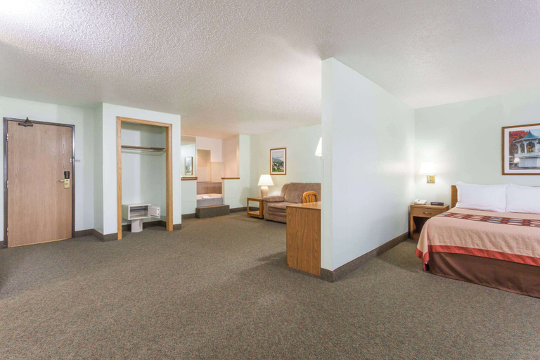 Bedroom 3, Super 8 by Wyndham Gallipolis Pt Pleasant Area, Gallia